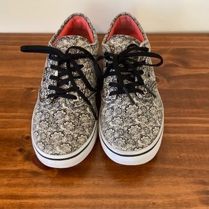 Vans sneakers black & white w/ pink inner & soles
